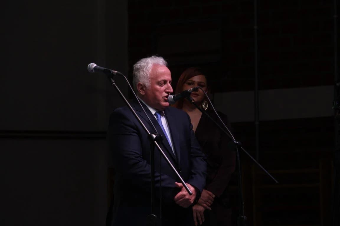 /FOTOGALERIJA/ Orkestar Hrvoja Harkanovca (Osijek) pobjednik 48. Zlatnog glasa Zlatne doline, uz njih na požeški festival ide Vinkovčanin Josip Paulić dok je Stjepan Japarić dobio plaketu za doprinos 