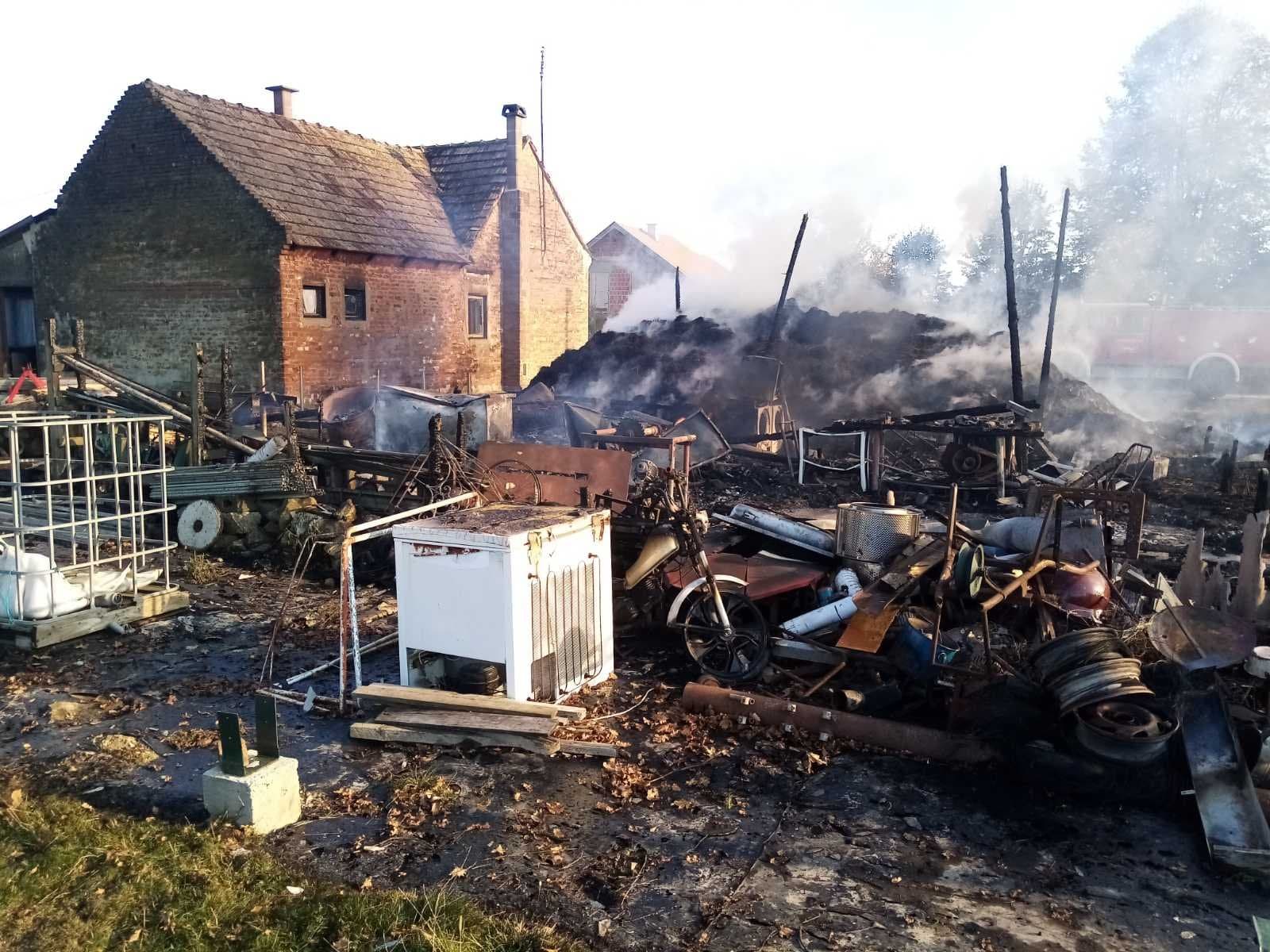 Tužna nedjelja u čaglinskom kraju: Vatrena stihija u Vlatkovcu progutala štagalj, traktor i radne strojeve - vatrogasci spriječili širenje vatre na obiteljsku kuću /FOTO/