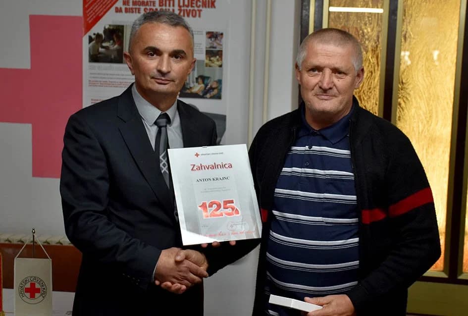 Marijan Pavelić i Anton Krajnc dobili priznanja za 125 davanja krvi, a Dalibor Margetić, Dragan Grlić i Damir Potočnjak za stotinu davanja