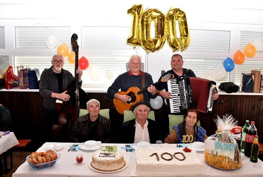 Slavonski Hercegovac Franjo Vrljić proslavio 100. rođendan: "Unučad i praunučad su mi velika radost i zadovoljstvo" [FOTO]