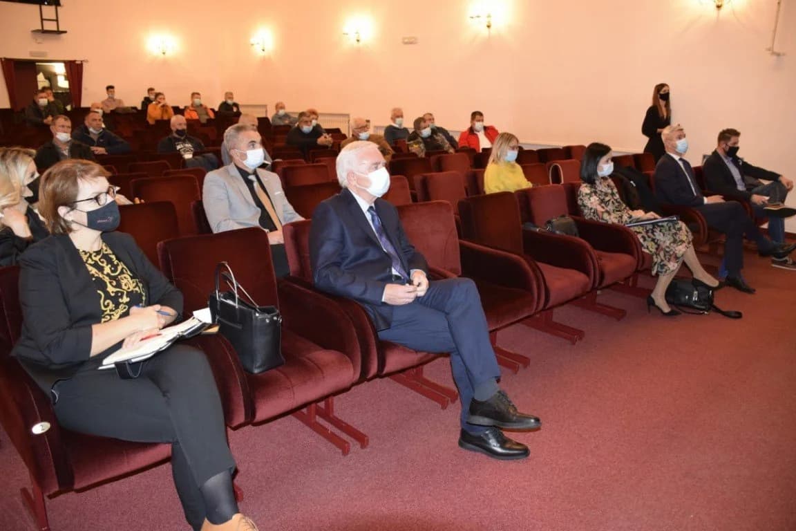 Poljoprivredni proizvođači voća i povrća na radnom sastanku s ministricom Vučković pozvani na udruživanje: „Pokušavamo približiti koncept kojim ćemo ostvariti reformsku aktivnost izgradnje skladišno –