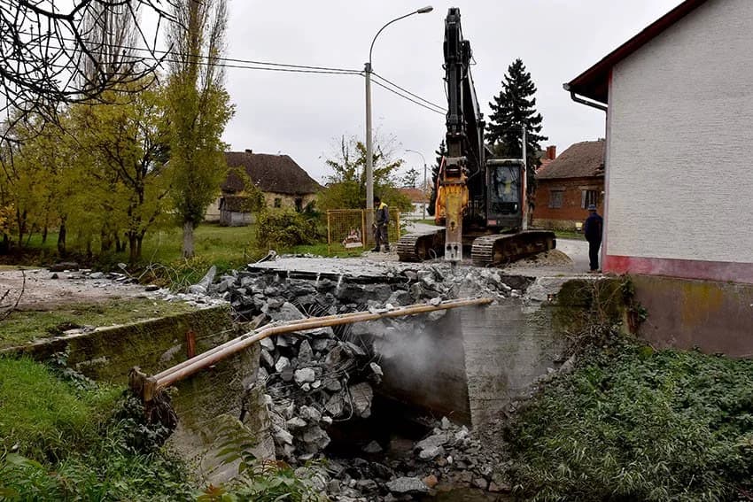 Nazire se kraj prometnim mukama Biškupčana - počeli radovi na zatvorenom mostu /FOTO/
