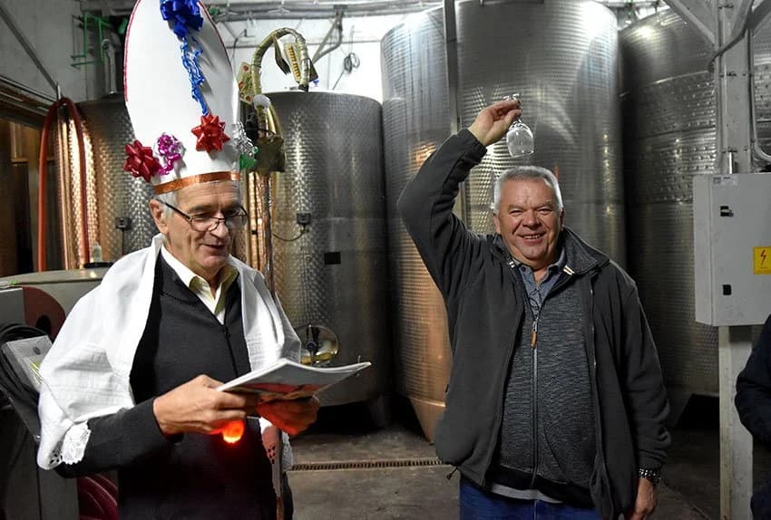 Povratniku nakon 48 godina rada u Njemačkoj pripala dužnost kuma na Martinju /FOTO/