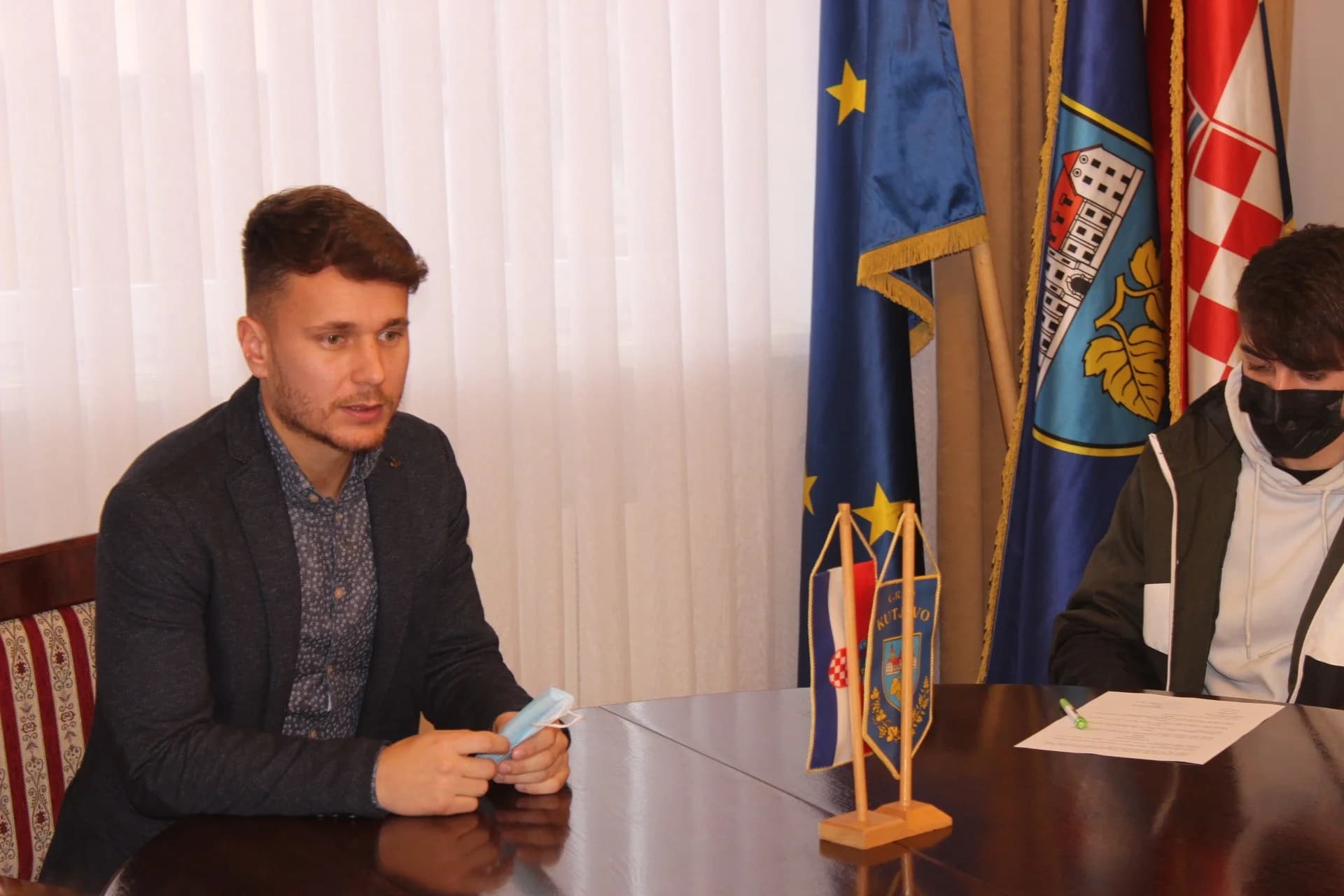 Potpisani ugovori s 42 stipendista Grada Kutjeva za akademsku godinu 2021./2022.