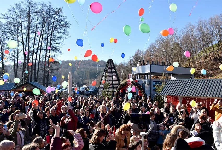 Na “dječjem dočeku” u Velikoj uz najmlađe bile i brojne starije generacije /FOTOGALERIJA/