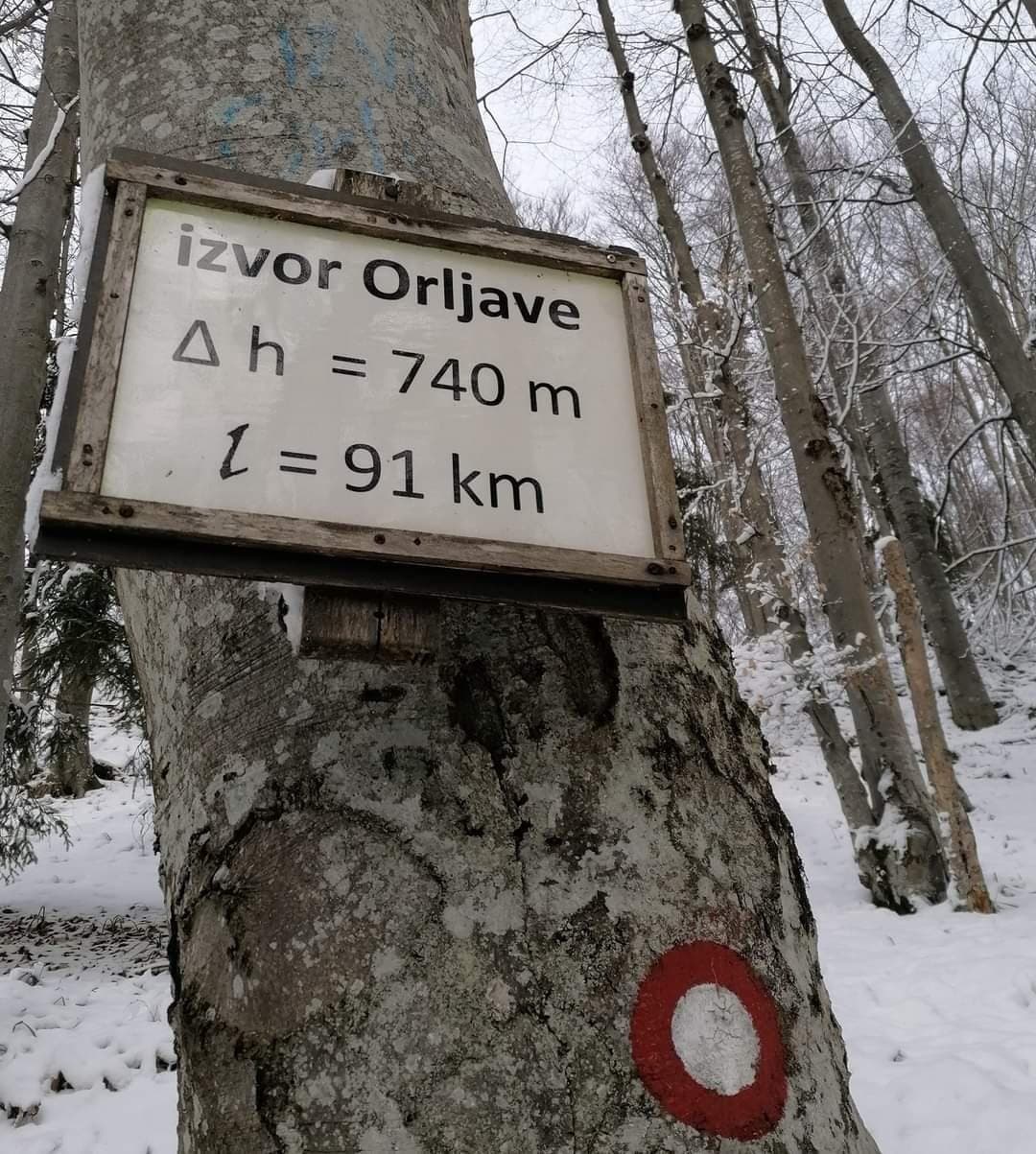 Planinari Sokolovca nepoznatom stazom na izvoru rijeke Orljave /FOTO/