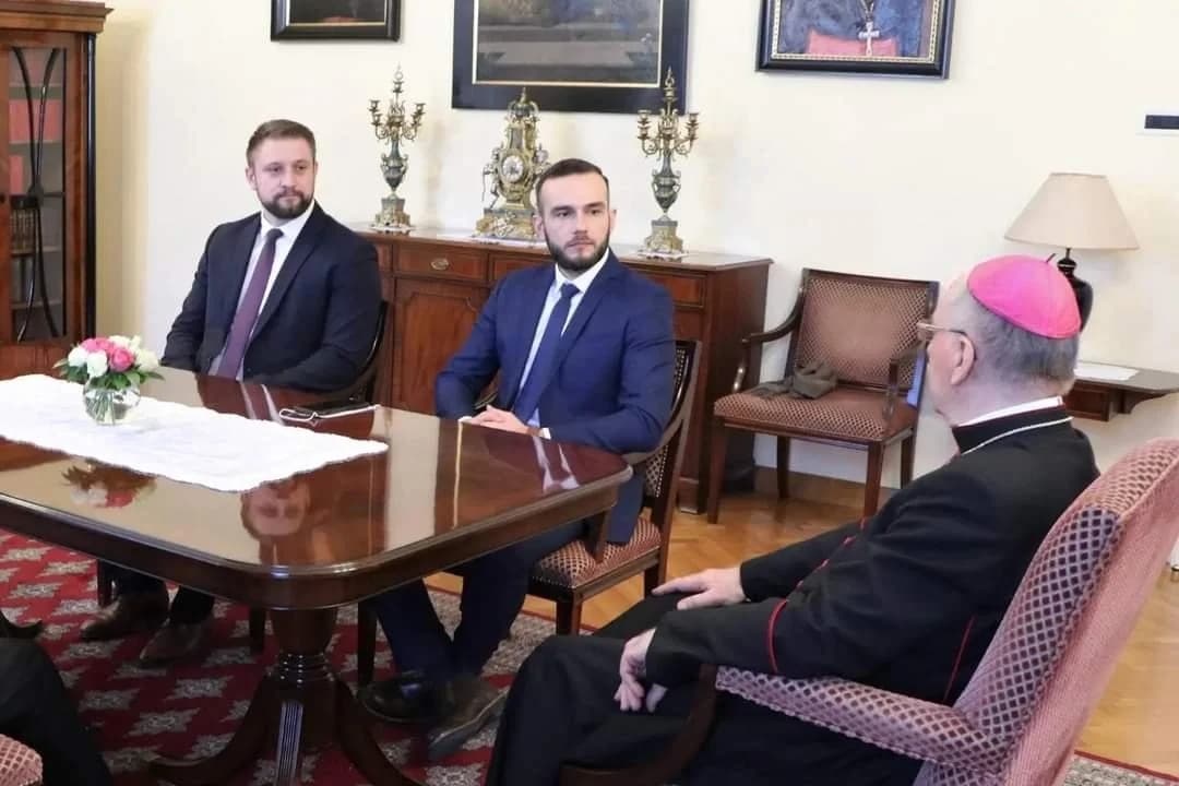 Susret biskupa Škvorčevića i ministra Aladrovića