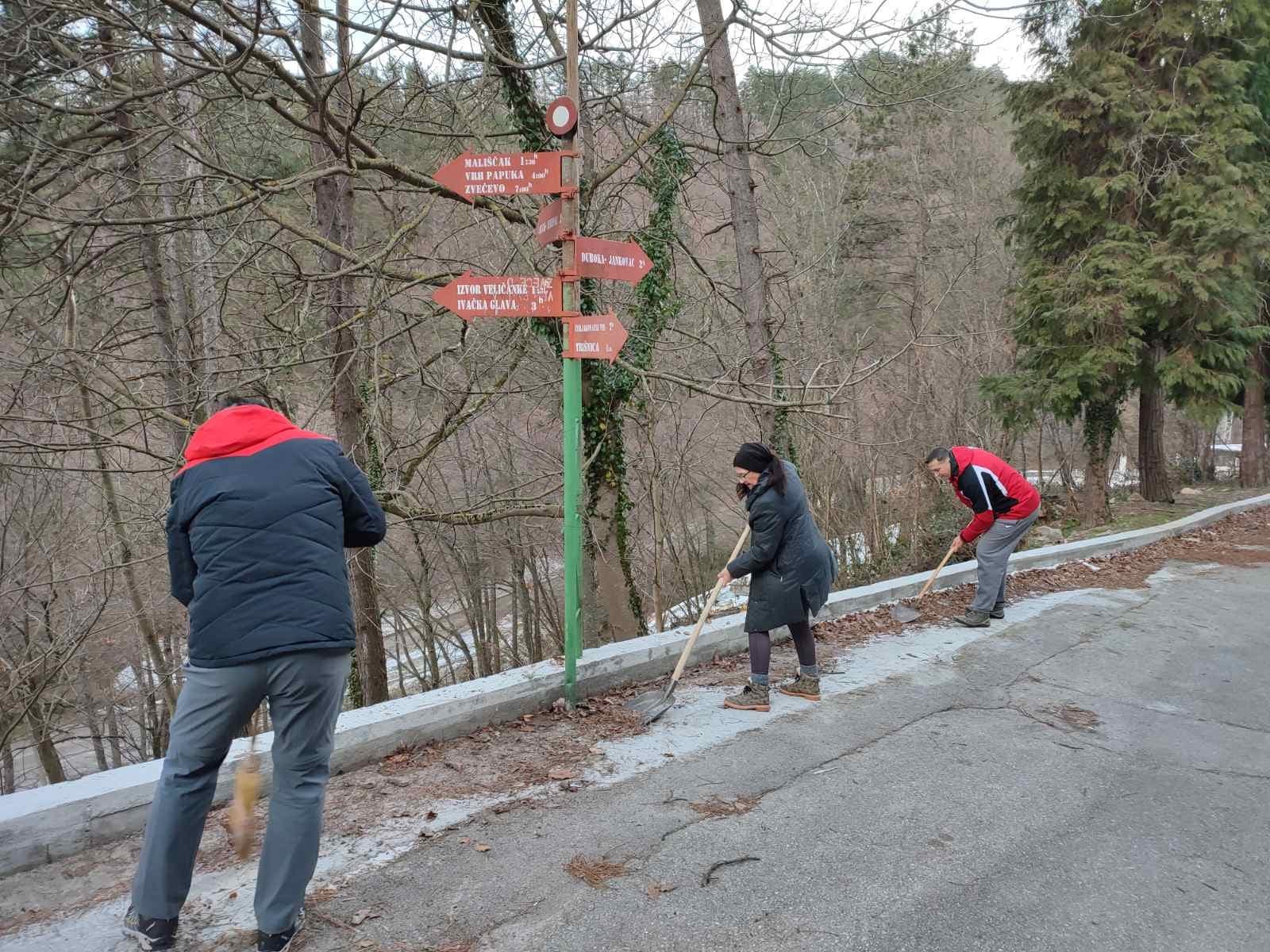 Planinari Sokolovca na dvije radne akcije uređivali svoj dom Lapjak i kuću Trišnjica /FOTO/