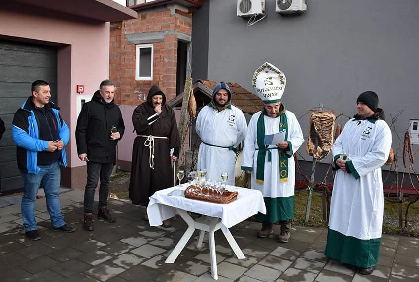 Masovno "cijepljenje dozama graševine" Miroslava Škore uz pečeni odojak i janjetinu /FOTOGALERIJA/