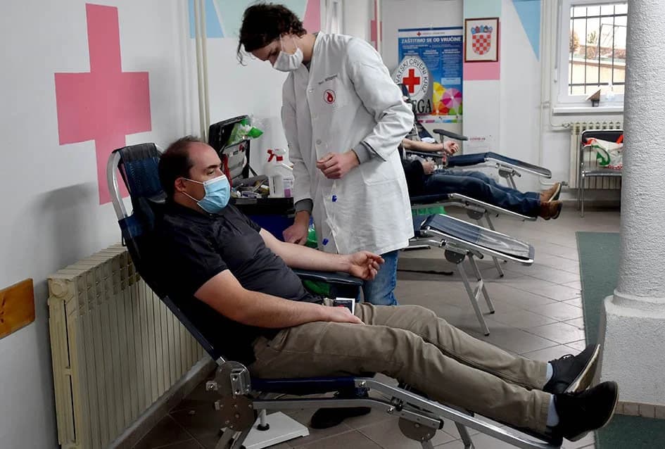 Pristupilo 306 potencijalnih darovatelja, a krv darovalo njih 255 /FOTO/