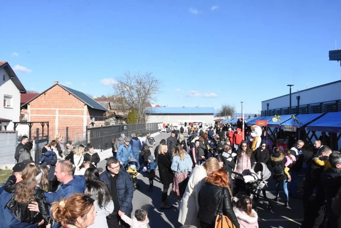 Sajmeni dan u Pleternici i iznad očekivanja organizatora: "Želimo subotom oživjeti tržnicu i njenu posjećenost" /FOTOGALRIJA/