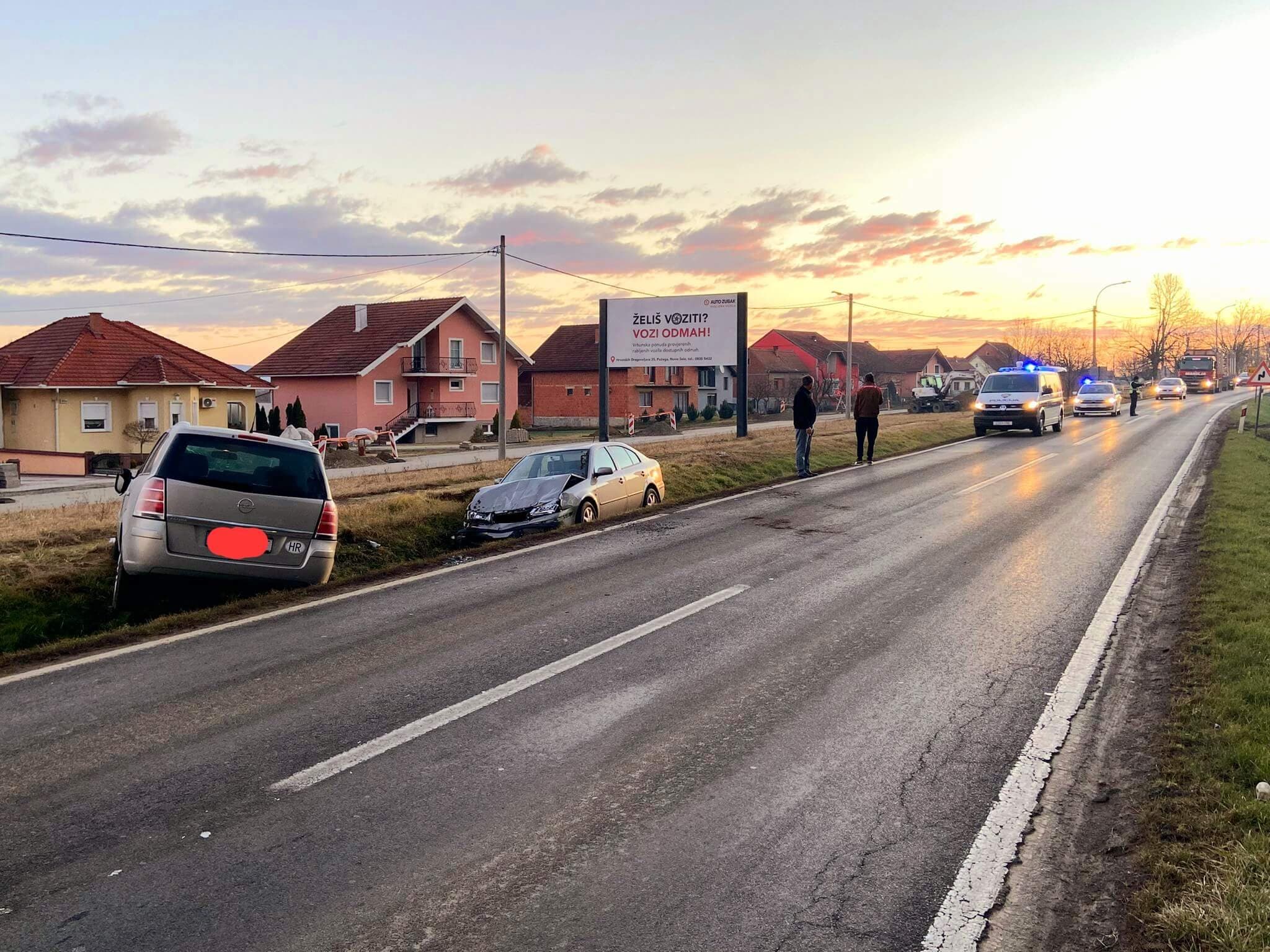 Kod Kuzmice se sudariili Opel Zafira i Škoda Octavija /FOTO/