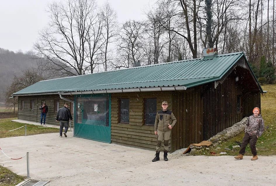 Lovački dom dobio struju, a uređuju niz objekata /FOTO/