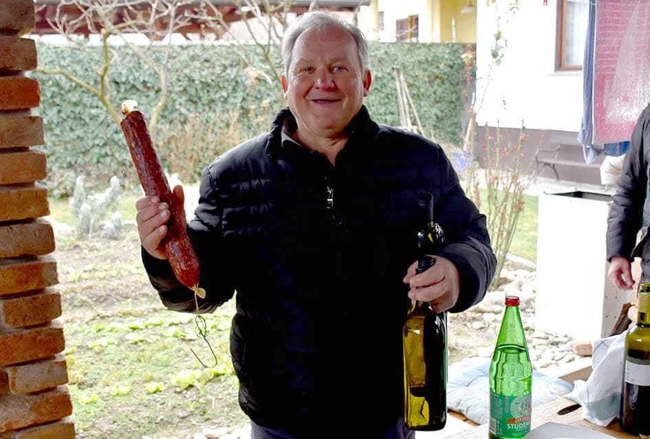 Pet Požežana donijelo svoje suhomesnate proizvode koje su ocijenili njihovi prijatelji – najbolji su uradci Drage Čakalića i Zorana Andrića /FOTO/