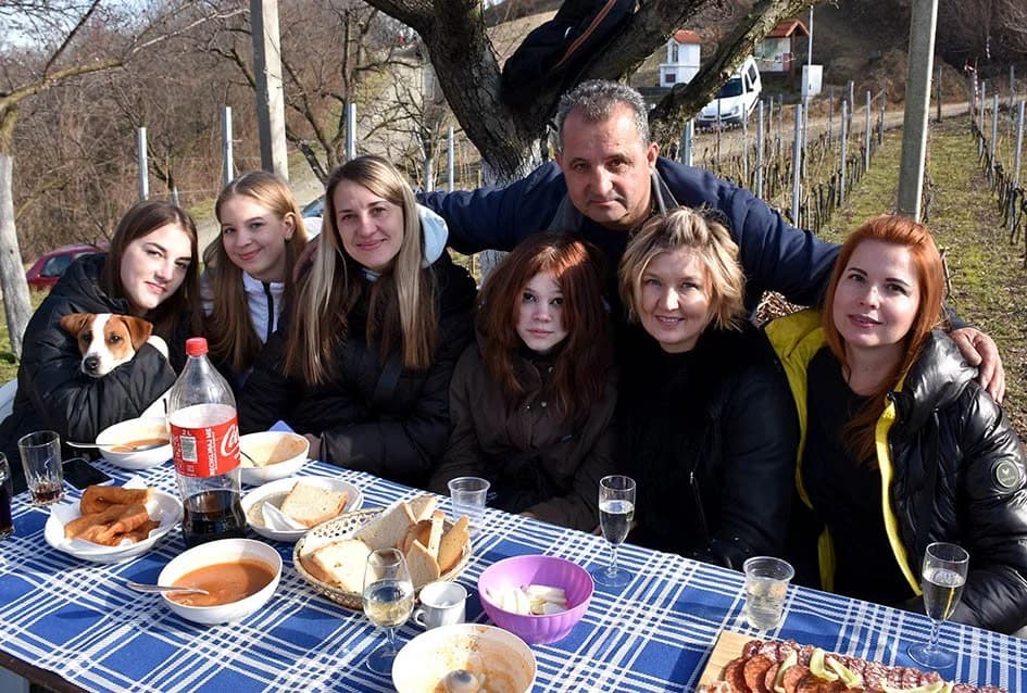 UKRAJINSKE IZBJEGLICE NA GRGUREVU KOD DINKA BRUSA: Veliko srce Mate Grgića /FOTO/