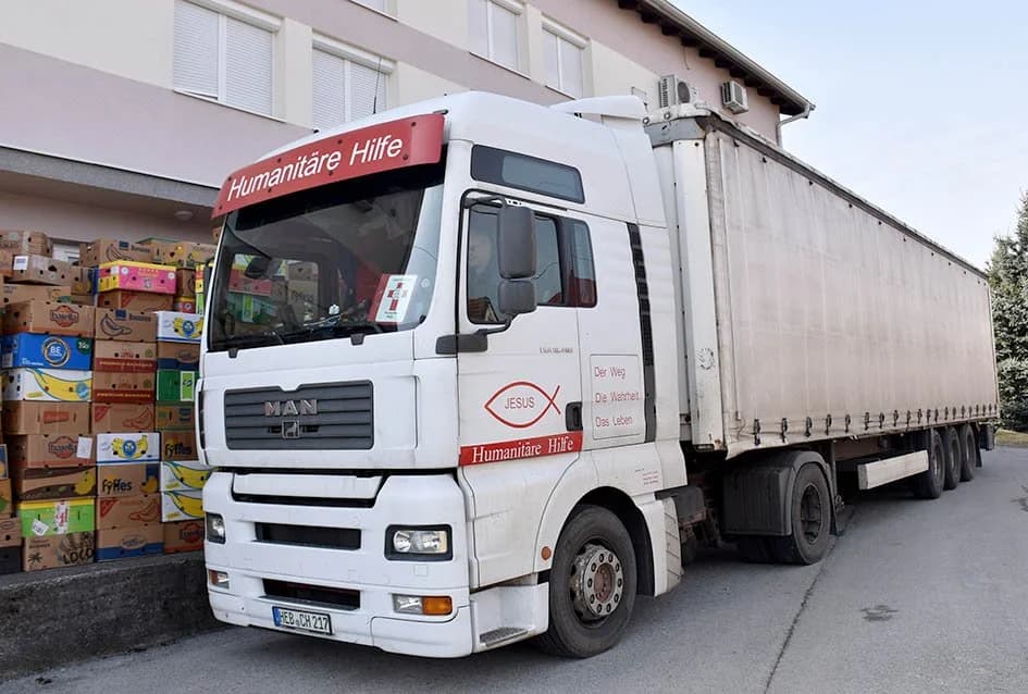 Skladište u Dervišagi napunjeno potrepštinama za izbjeglice iz Ukrajine /FOTO/