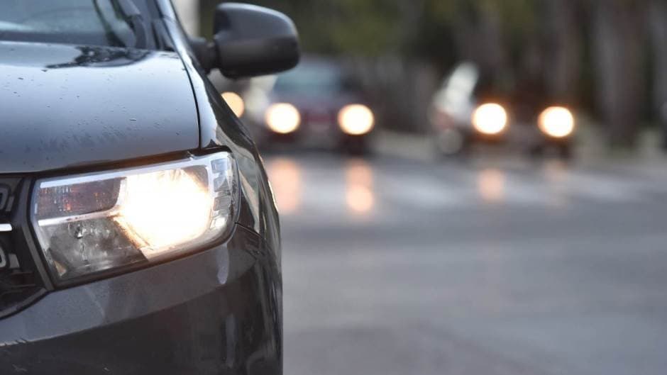 Dnevna ili kratka svjetla na motornim vozilima od 1. travnja nisu danju obvezna