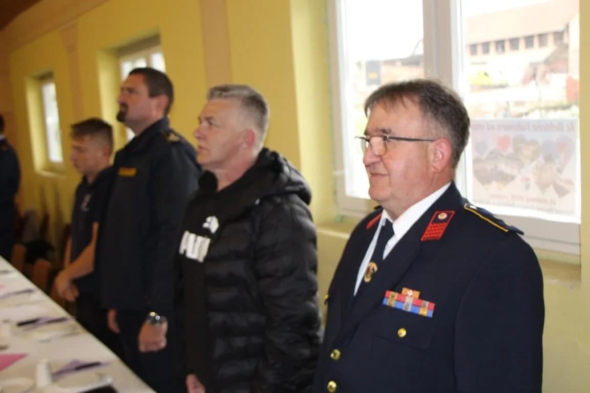 Zlatne vatrogasne plamenice na redovitoj Izvještajnoj skupštini DVD-a Bektež primili Mato Ramić i Josip Galić: "Zahvaljujemo se starom rukovodstvu na predanom i cjelokupnoj ostavštini" /FOTO/