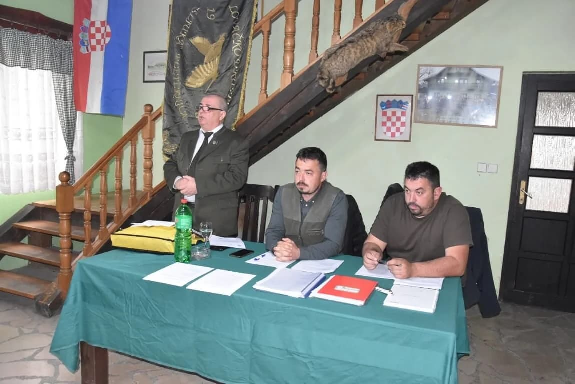 Pleternički lovci uređuju i grade objekte, a  pripremaju prvo natjecanje strijelaca