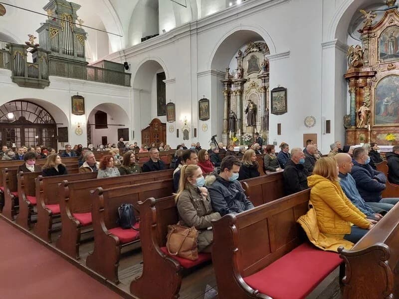 Zbor mladih požeških glazbenika u Slavonskom Brodu održao koncert sakralnih korizmenih skladbi