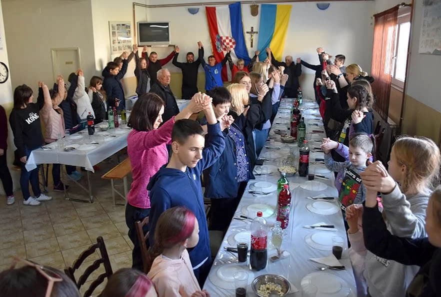 Drškovčani ugostili Ukrajince pristigle u požeški kraj /FOTOGALERIJA/