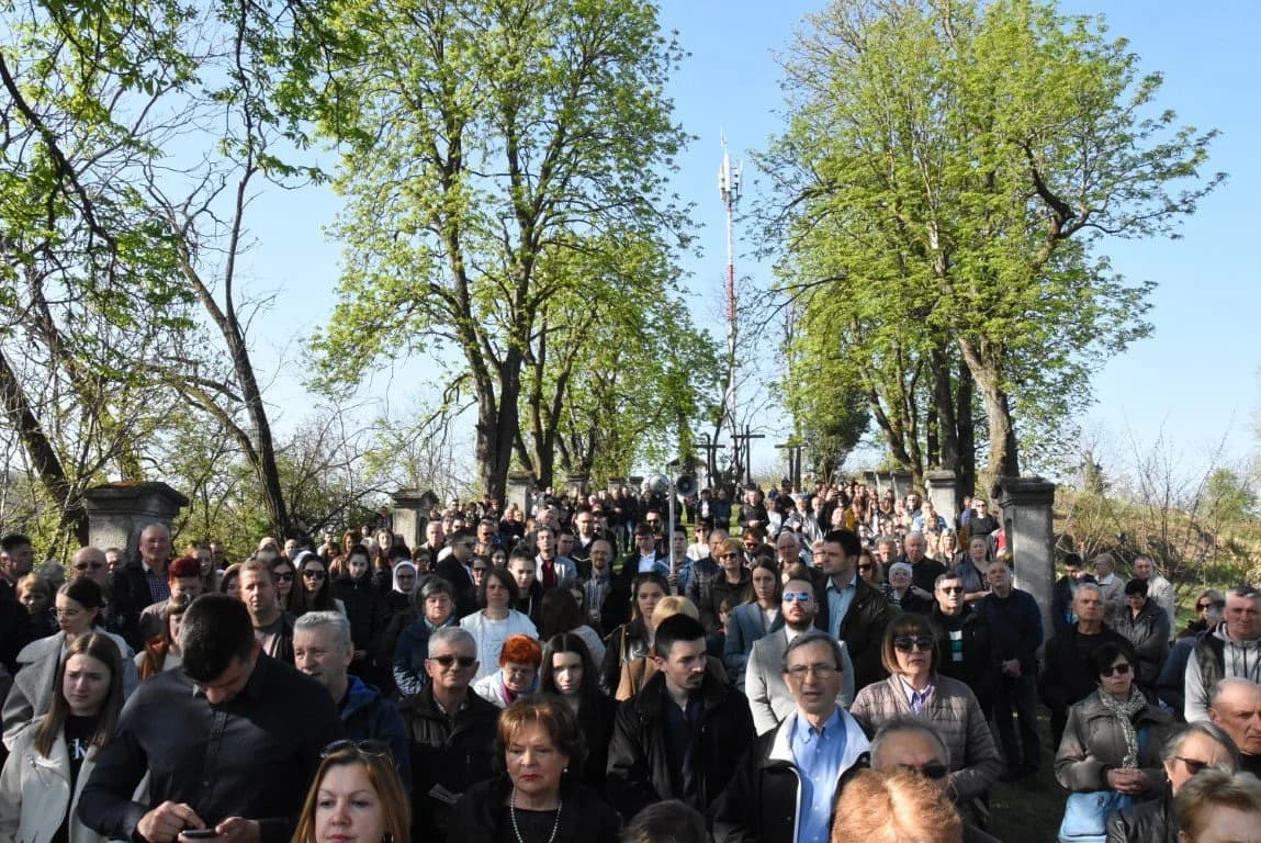 Pobožnost križnoga puta na požeškoj Kalvariji predvodio požeški biskup msgr. Antun Škvorčević /FOTOGALERIJA/