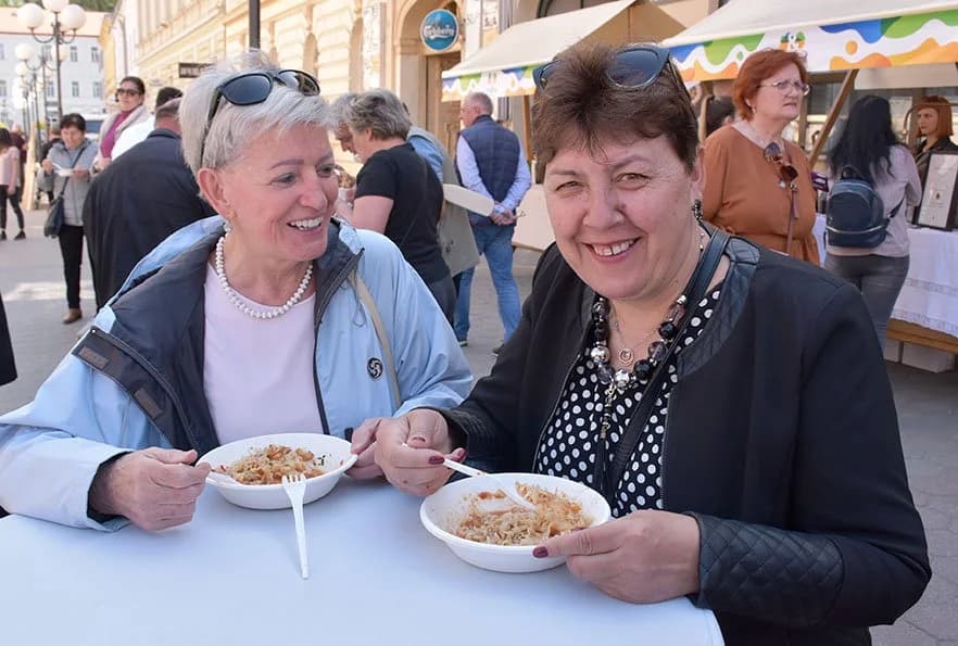 Posni ručak podijeljen Požežanima i njihovim gostima /FOTOGALERIJA/