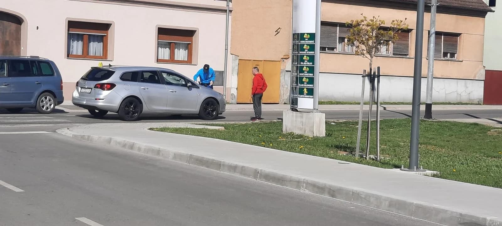 Opel Astrom naletio na pješakinju Pleternici koja je bila na zebri