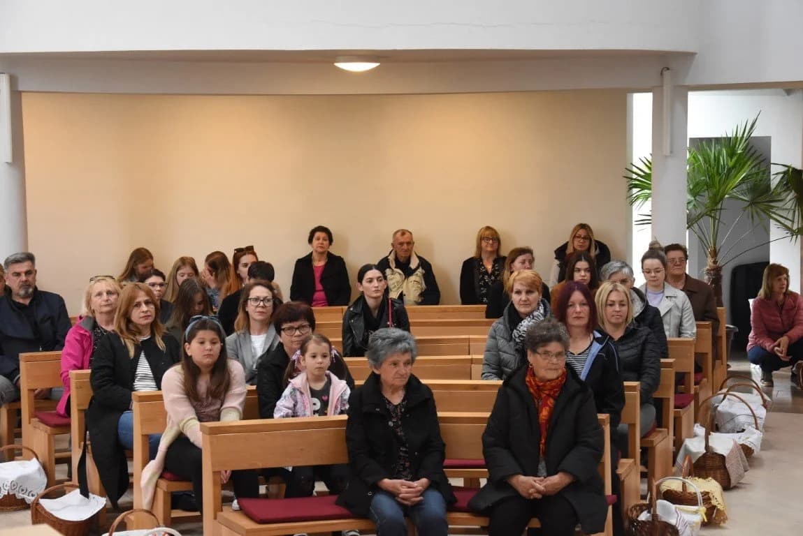 Tradicija koje ne izumire: “Sačuvaj Bože kad bi netko promašio ”blagoslov jela”" /FOTO/