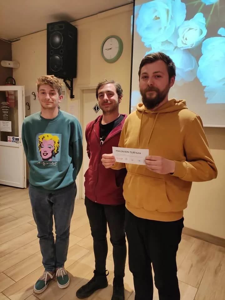Održan prvi pub kviz za mlade u Požegi u studentskom kafiću "Dvica".