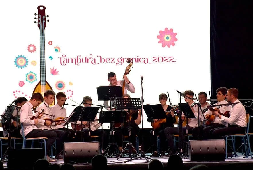Tambura bez granica u Kaptolu okupila četiri izvrsna tamburaška orkestra iz dvije zemlje /FOTOGALERIJA/