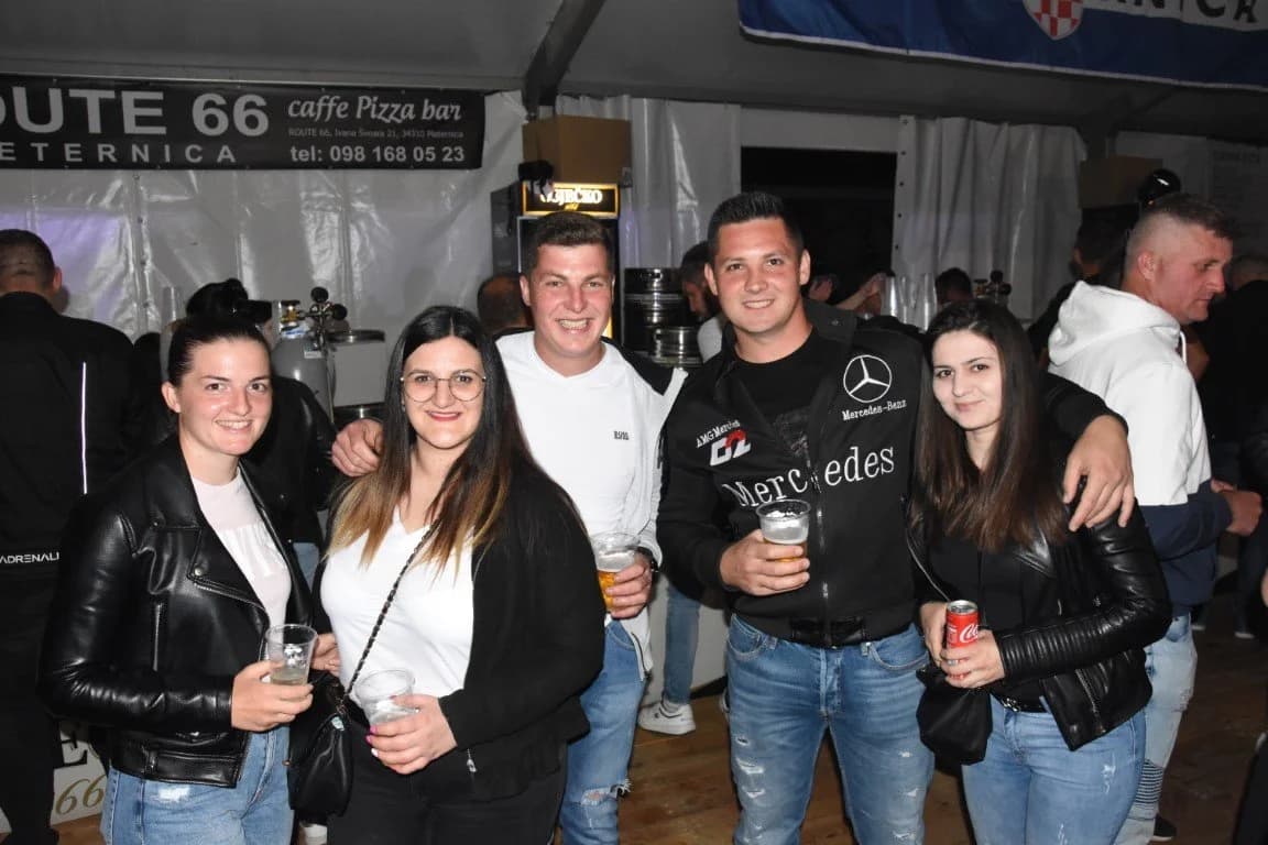 /FOTOGALERIJA/ Glazbeni spektakl Opće opasnosti i Cote G4 na 11. Moto susretima u Pleternici