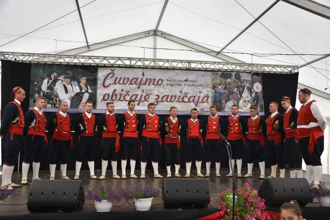 Održana 30. Međunarodna smotra folklora u Velikoj (FOTOGLAERIJA)