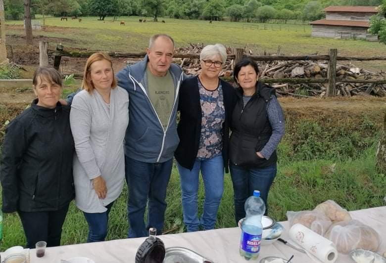 Stihovi i likovni uradci uz Sovsko jezero /FOTO/