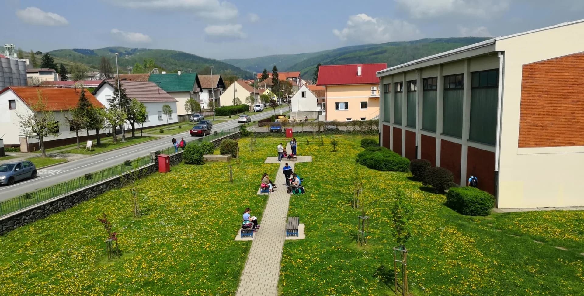 Kutjevačka Osnovna škola među 17 finalista za dobivanje sredstava kroz DM Projekt pametne klupe