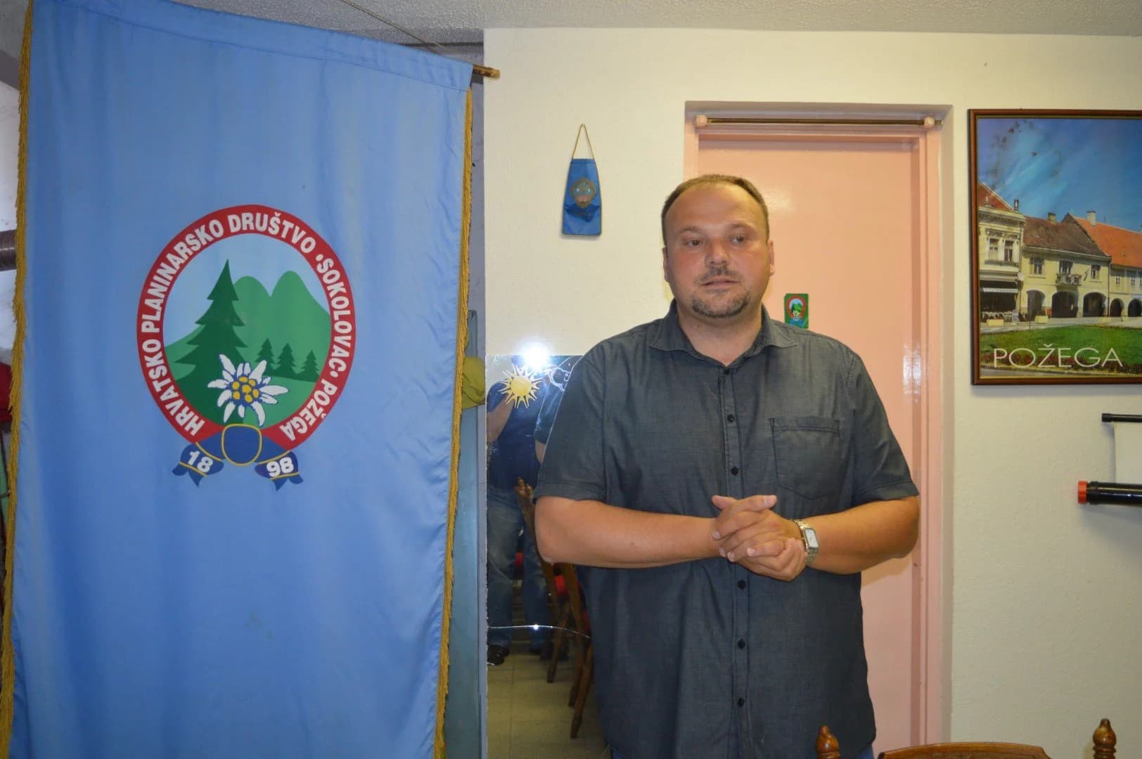 Dvadesetero članova završilo Opću planinarsku školu, te su primili priznanja /FOTO/