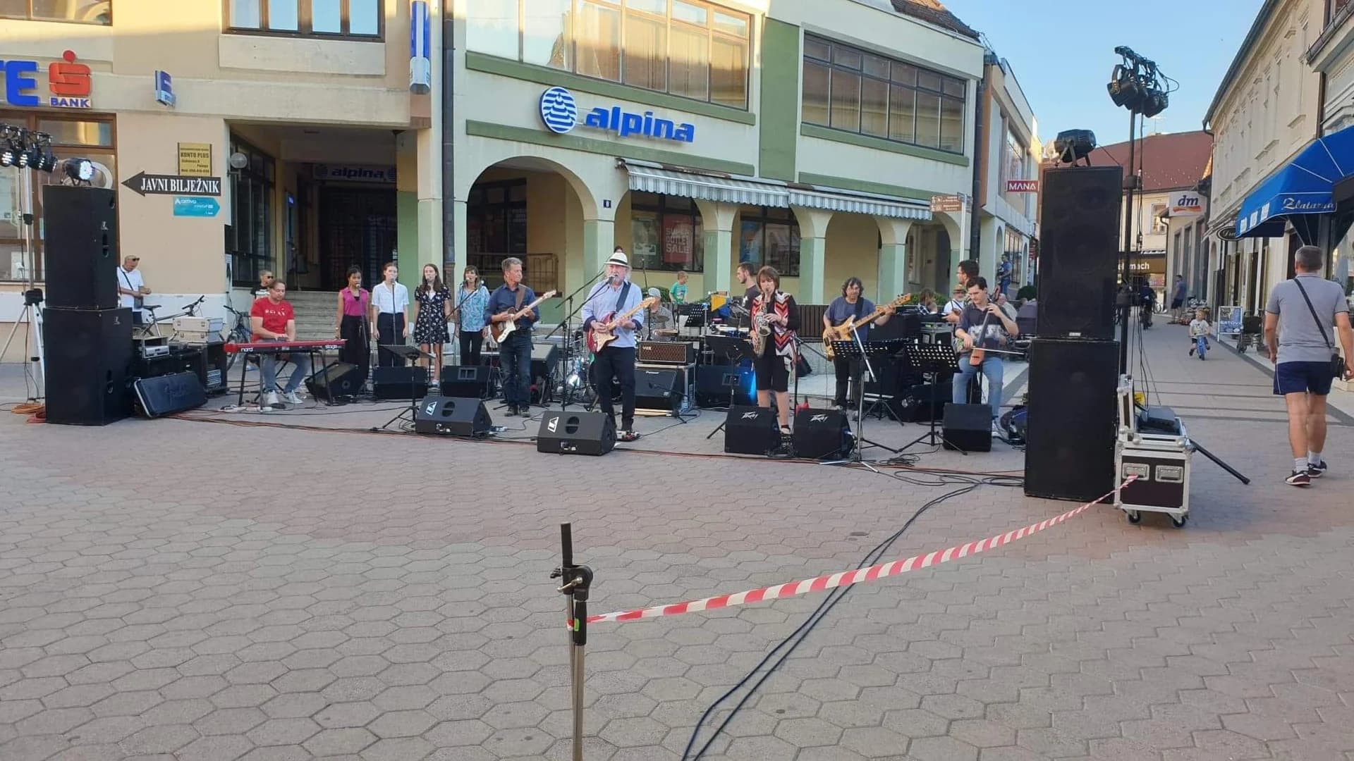 Glazbenici iz više zemalja svirali internacionalni repertoar u požeškoj Pješačkoj zoni