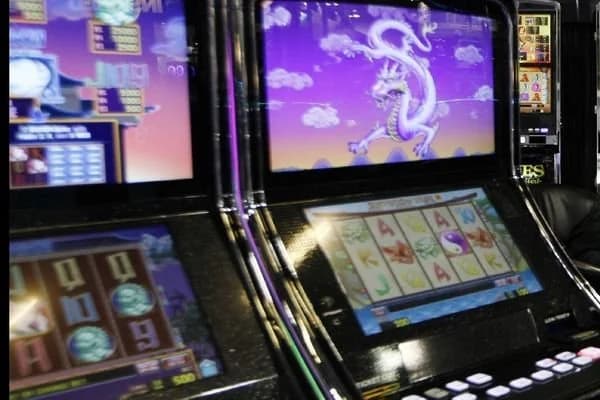 53-godišnja razbio staklo na aparatu za igre na sreću