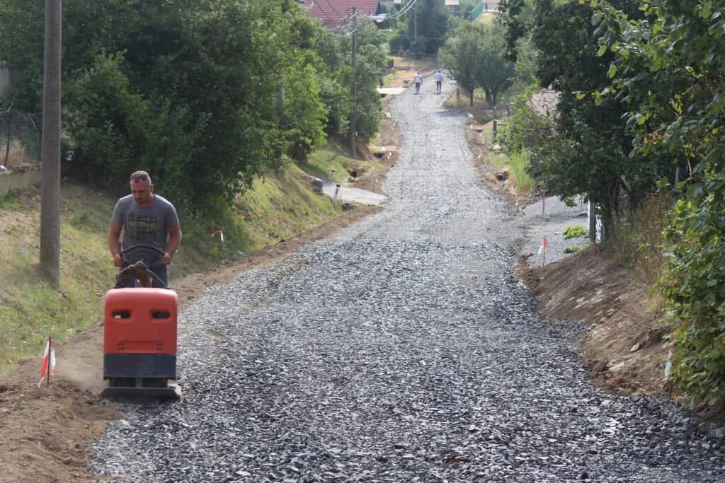 Uređuje se i obnavlja prometnica u naselju Hrnjevac /FOTO/