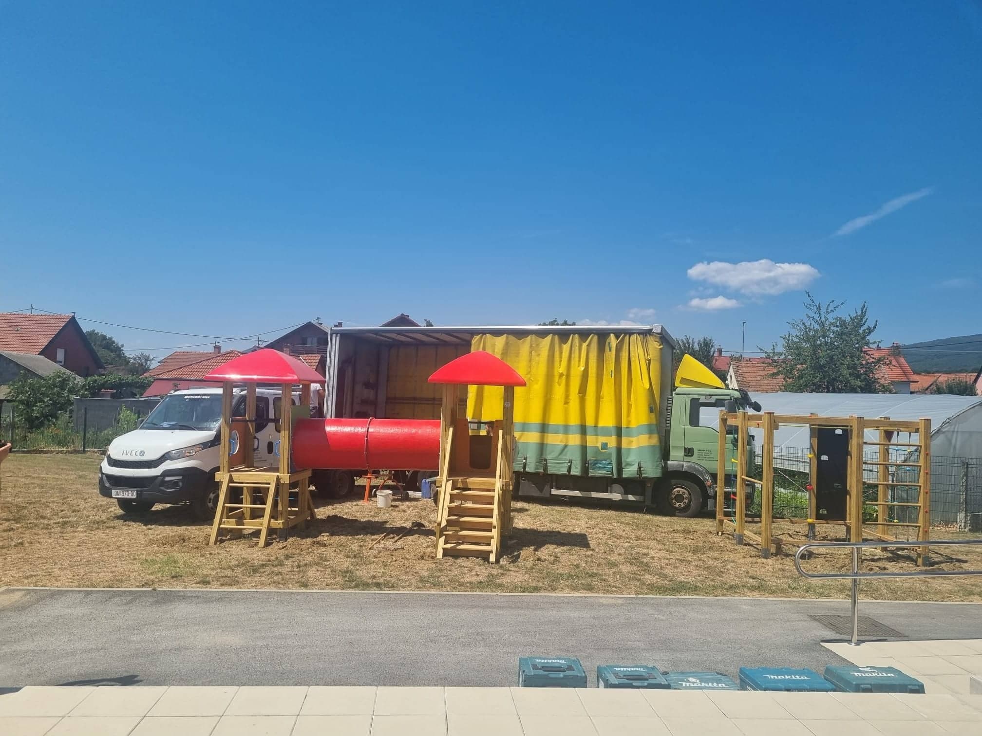 Polaznici kutjevačkog dječjeg vrtića dobivaju novo igralište sa različitim spravama za igru