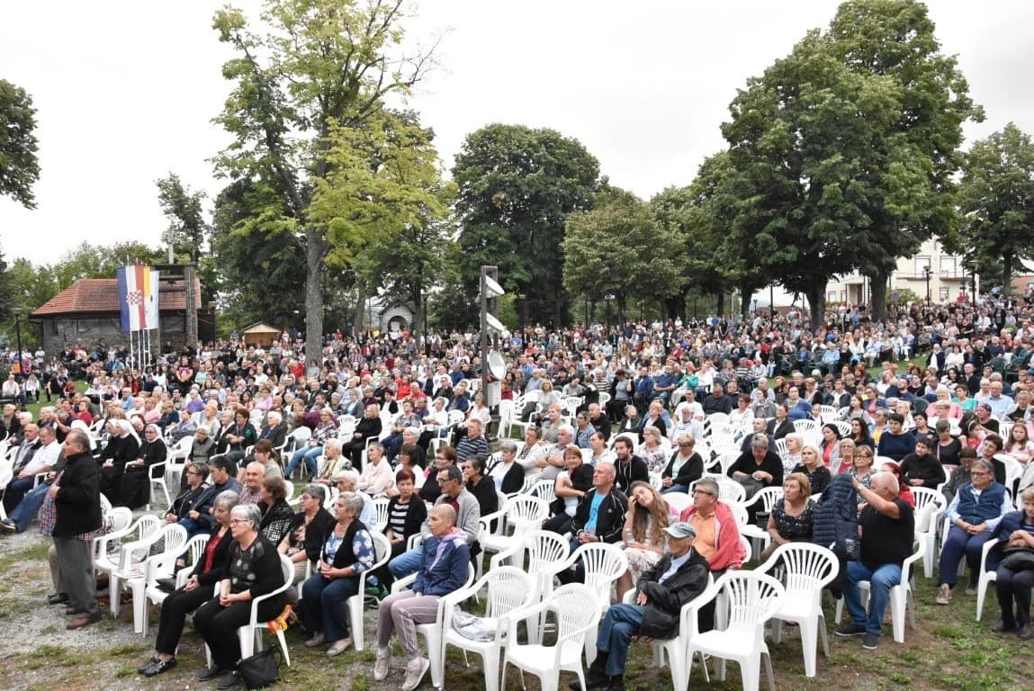 Proslavljena prva večer Devetice Gospi od Suza u Pleternici /FOTOGALERIJA/