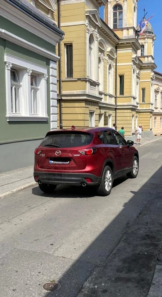 Županijska ulica zatvorena jer je na Mazdi otpao kotač - čeka se vučna služba!?