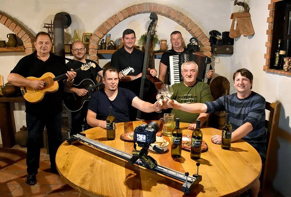Pjesma Josipa Biljanića Joke Stara bekrija dobiva svoje slikovno izdanje