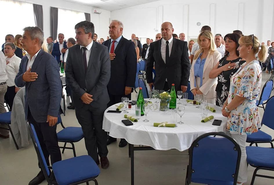 Priznanja pokojnom Stanku Ragužu, te Stolariji Kovačević, NK Sloga iz Trenkova i veličkom Teakwondo klubu /FOTO/