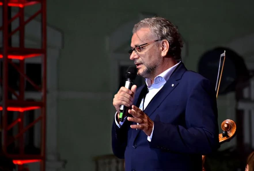 Tridesetak glazbenika i šest solista posjetilo na nezaboravne Kićine uspješnice, a koncert za pamćenje imao Miroslav Škoro /FOTOGALERIJA/