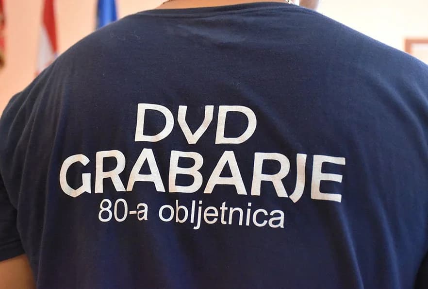 Vatrogasac Ivan Ribičić dobio priznanje za 50 godina u vatrogastvu, a Josip Tomljenović i Ivan Javora statue kao najstariji vatrogasci /FOTOGALERIJA/