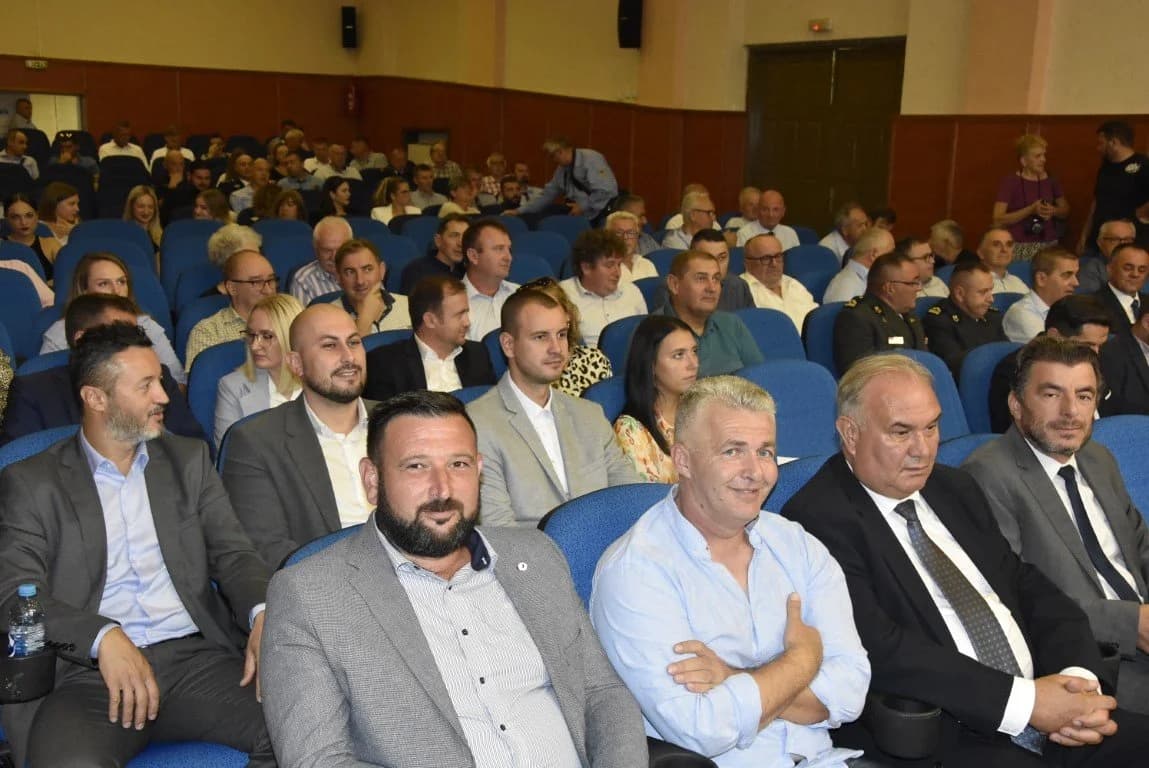 Uručena priznanja i zahvalnice zaslužnima na svečanoj sjednici Gradskog vijeća Kutjeva u prigodi Dana grada: "Želimo ovaj mali prekrasni grad učiniti mjestom ugodnog boravka i življenja" /FOTO/