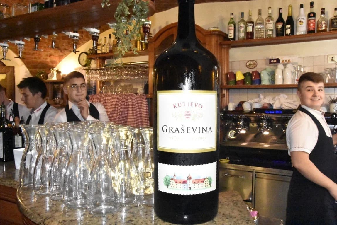Caffe bar Boba – tradicija ugostiteljstva duga četiri desetljeća /FOTOGALERIJA/