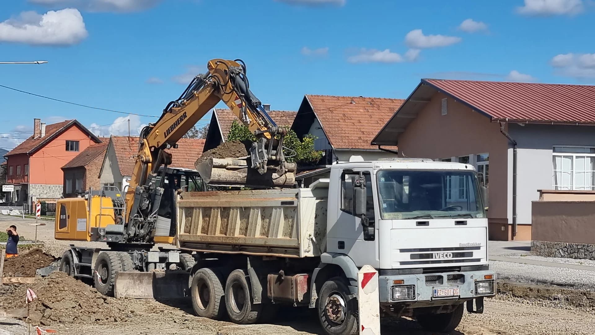 Uz izgradnju kružnog toka u Jakšiću Tekija d.o.o. ulaže u rekonstrukciju vodovodne mreže na dijelu Radićeve ulice /FOTO/