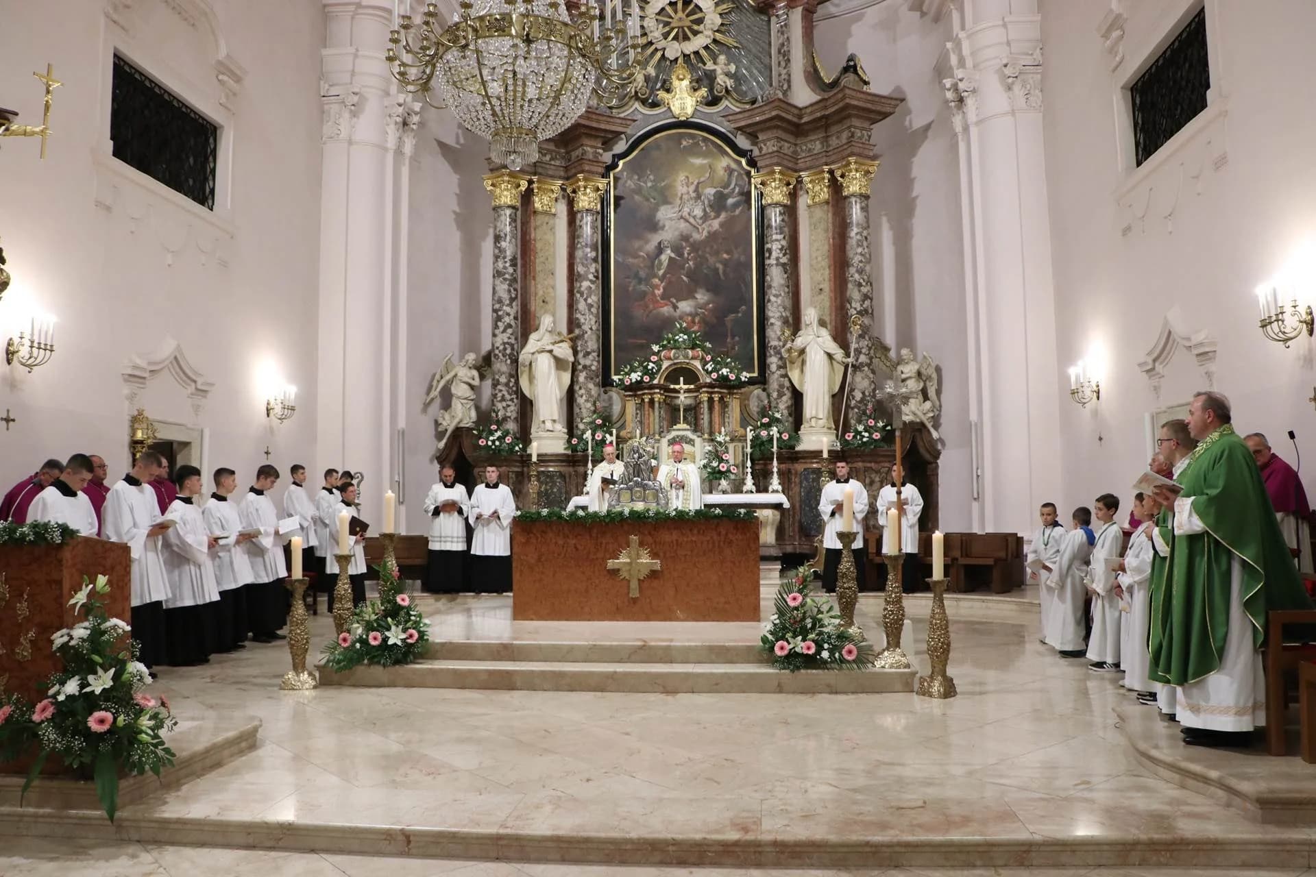 Molitveno bdijenje u požeškoj Katedrali u predvečerje svetkovine sv. Terezije Avilske